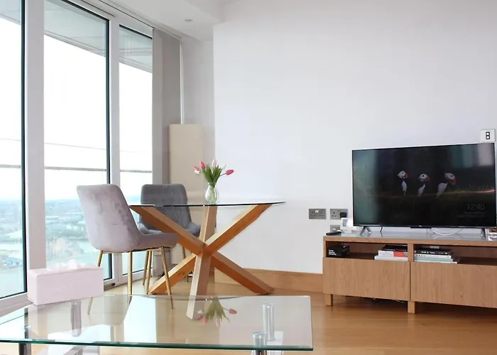 Luxurious Modern Canary Wharf Apt - London Views